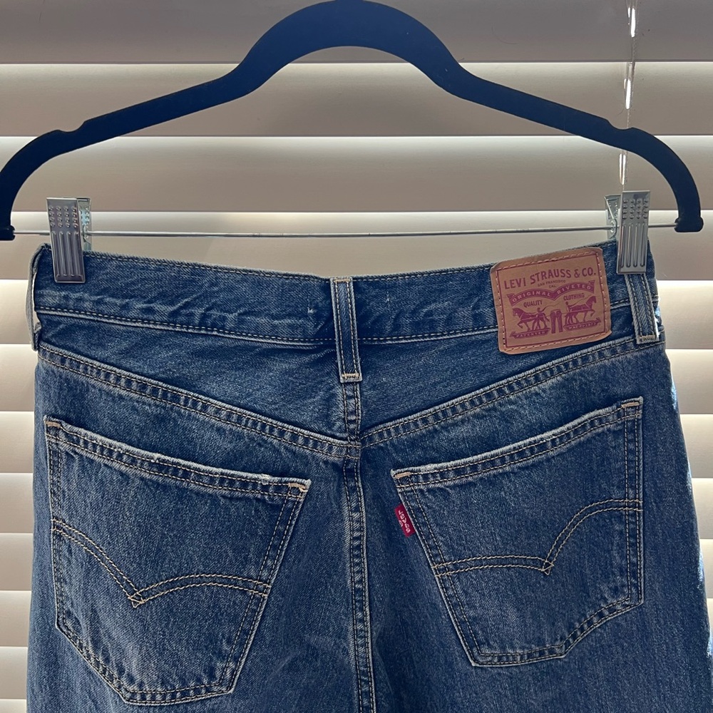 Levi's Classic Indigo Denim Jeans - Picture 4 of 6
